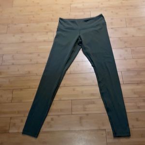 Lululemon khaki leggings, 28 inch, wore 3 times, great condition, awesome